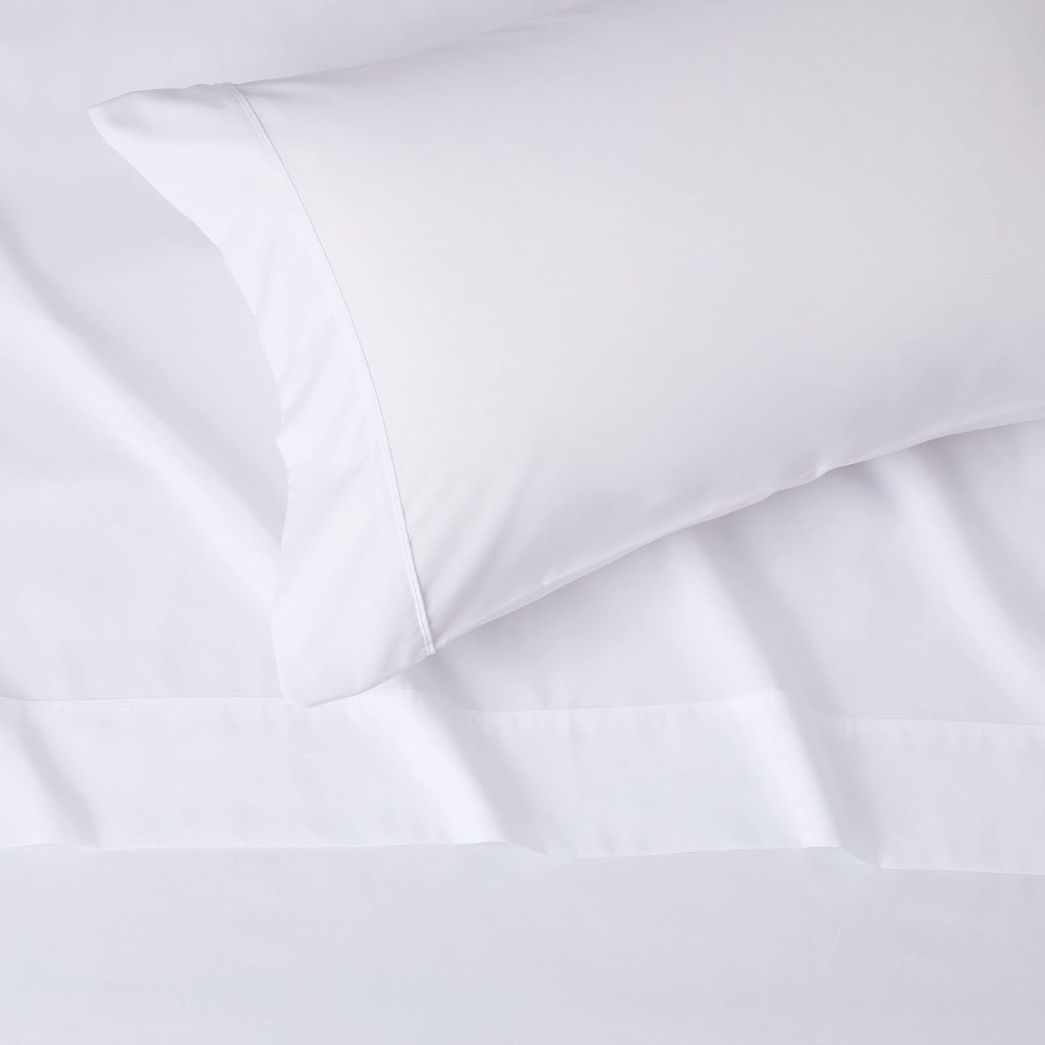 Amazon Basics Lightweight Breathable Wrinkle-Free Brushed Microfiber 3-Piece Bed Sheet Set with 14-Inch Deep Pockets, Twin, Bright White, Solid — Key Features